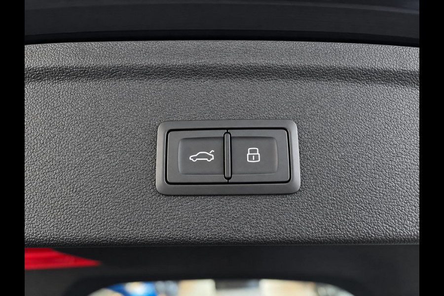 Audi A3 Sportback 40 TFSI e 204pk Automaat S-Line edition Comfort pakket Plus Lichtmetalen Velgen 18" Matrix Led Parkeer sensoren Camera Cruise Control Adaptive Navigatie Apple Carplay/Android Auto