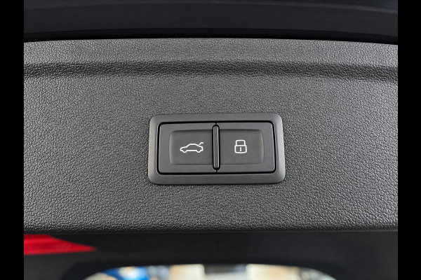 Audi A3 Sportback 40 TFSI e 204pk Automaat S-Line edition Comfort pakket Plus Lichtmetalen Velgen 18" Matrix Led Parkeer sensoren Camera Cruise Control Adaptive Navigatie Apple Carplay/Android Auto