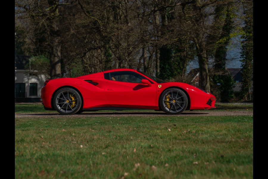 Ferrari 488 Spider | Front-lift | Pista wheels | Carbon stuur + LED's | Adapt. koplampen | Rosso Scuderia
