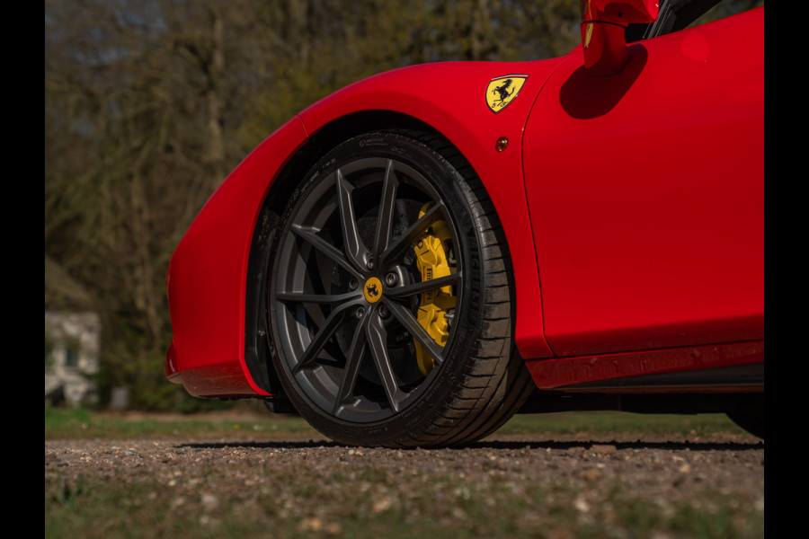 Ferrari 488 Spider | Front-lift | Pista wheels | Carbon stuur + LED's | Adapt. koplampen | Rosso Scuderia