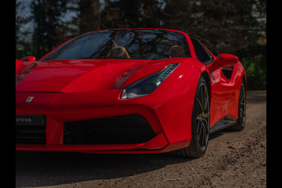 Ferrari 488 Spider | Front-lift | Pista wheels | Carbon stuur + LED's | Adapt. koplampen | Rosso Scuderia