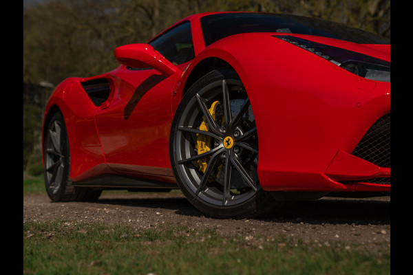 Ferrari 488 Spider | Front-lift | Pista wheels | Carbon stuur + LED's | Adapt. koplampen | Rosso Scuderia