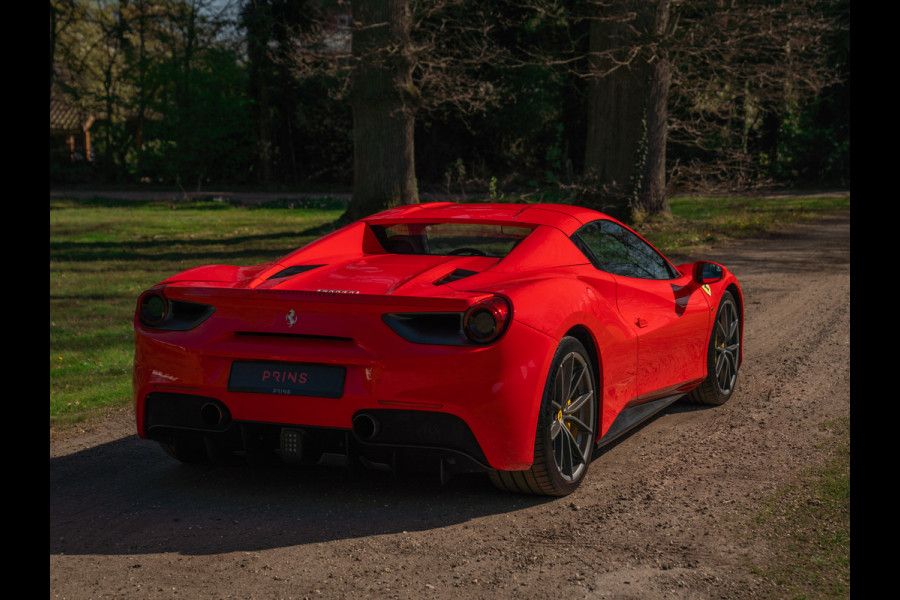 Ferrari 488 Spider | Front-lift | Pista wheels | Carbon stuur + LED's | Adapt. koplampen | Rosso Scuderia