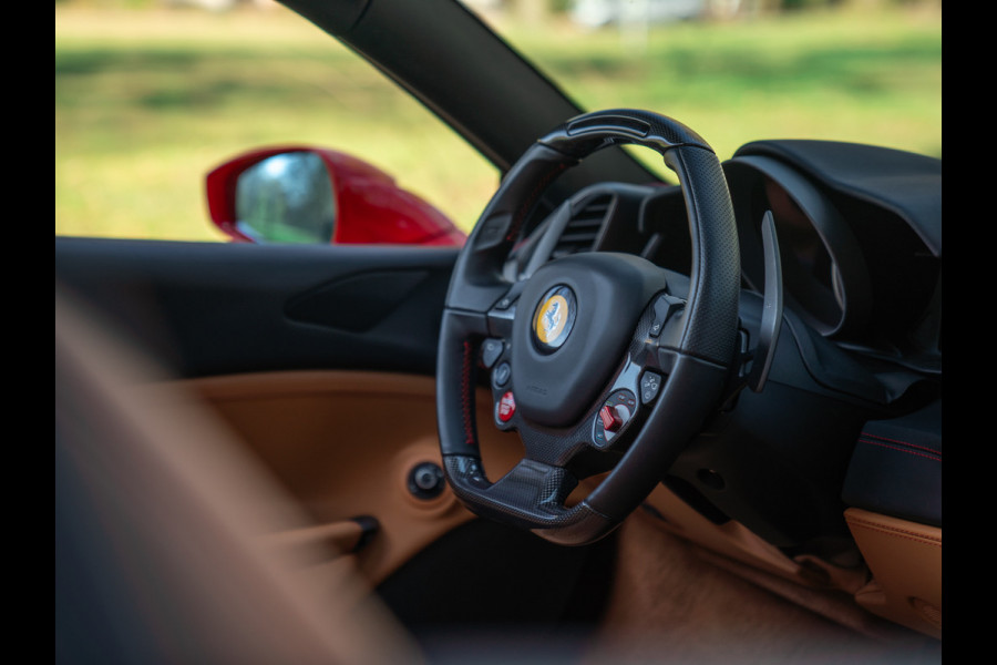 Ferrari 488 Spider | Front-lift | Pista wheels | Carbon stuur + LED's | Adapt. koplampen | Rosso Scuderia