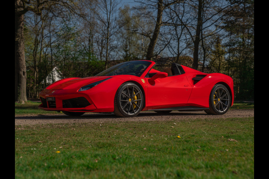 Ferrari 488 Spider | Front-lift | Pista wheels | Carbon stuur + LED's | Adapt. koplampen | Rosso Scuderia