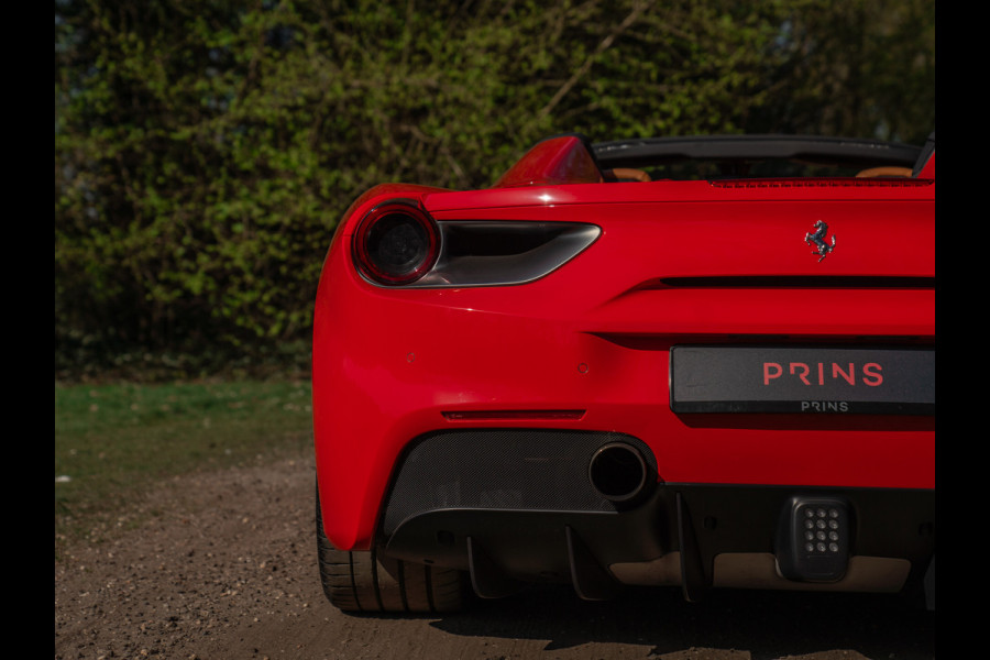 Ferrari 488 Spider | Front-lift | Pista wheels | Carbon stuur + LED's | Adapt. koplampen | Rosso Scuderia