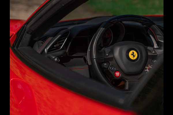 Ferrari 488 Spider | Front-lift | Pista wheels | Carbon stuur + LED's | Adapt. koplampen | Rosso Scuderia