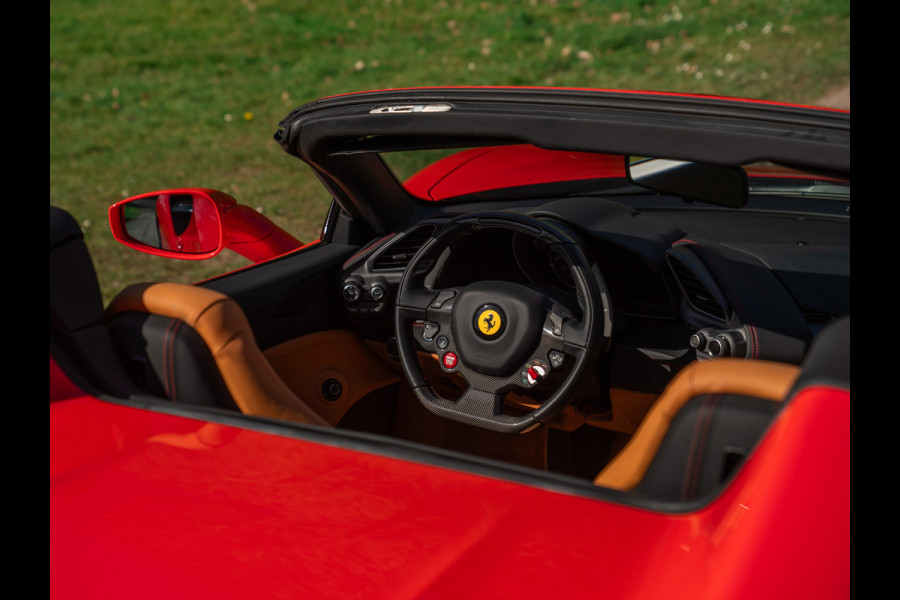 Ferrari 488 Spider | Front-lift | Pista wheels | Carbon stuur + LED's | Adapt. koplampen | Rosso Scuderia