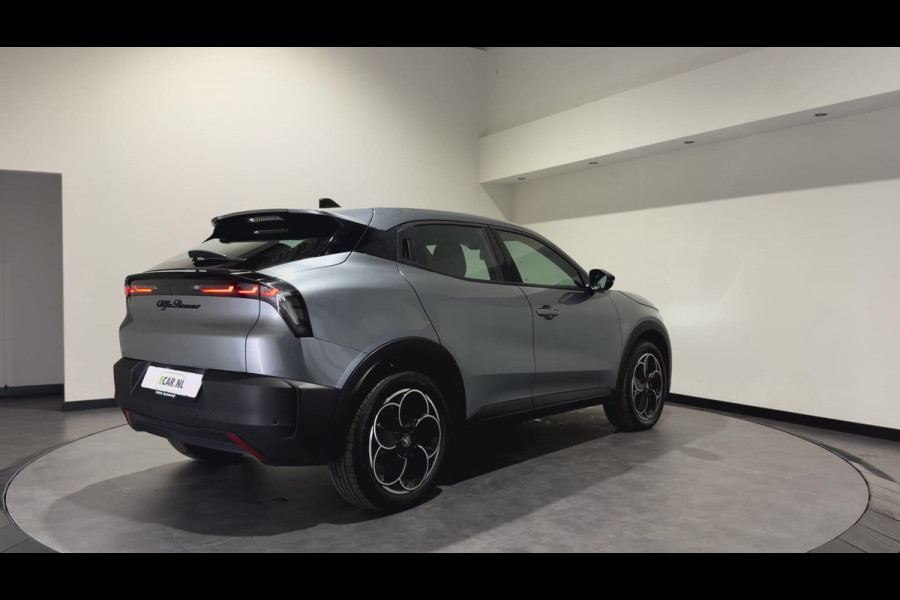 Alfa Romeo junior Elettrica 54 kWh | Warmtepomp | ACC met stop & go | Apple CarPlay - Android Auto
