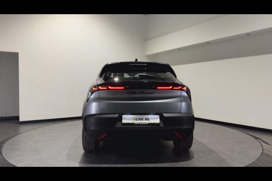 Alfa Romeo junior Elettrica 54 kWh | Warmtepomp | ACC met stop & go | Apple CarPlay - Android Auto