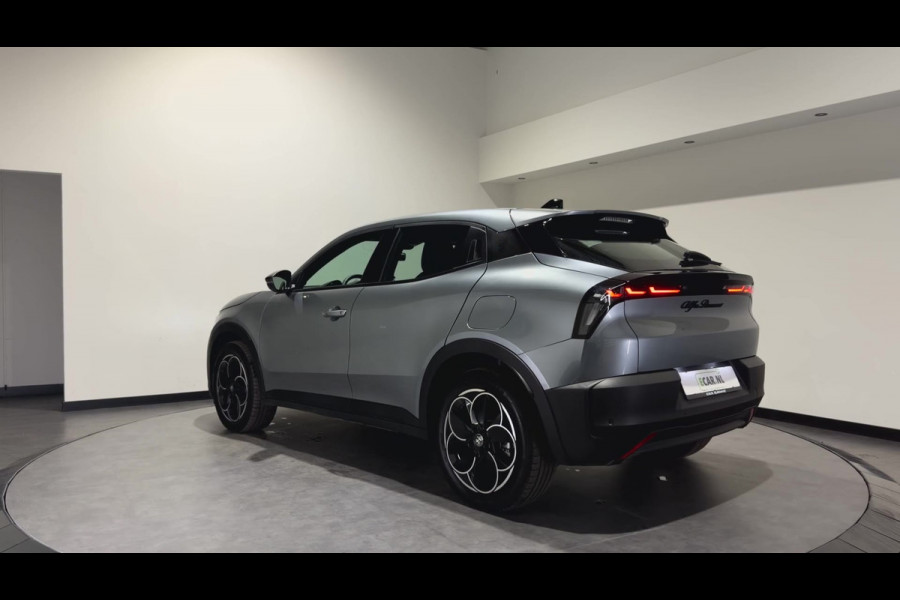 Alfa Romeo junior Elettrica 54 kWh | Warmtepomp | ACC met stop & go | Apple CarPlay - Android Auto