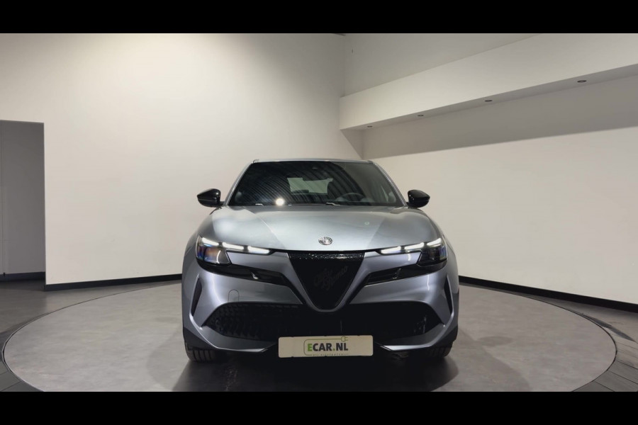 Alfa Romeo junior Elettrica 54 kWh | Warmtepomp | ACC met stop & go | Apple CarPlay - Android Auto