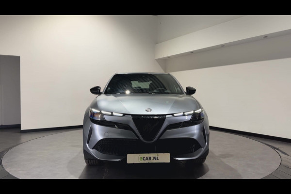 Alfa Romeo junior Elettrica 54 kWh | Warmtepomp | ACC met stop & go | Apple CarPlay - Android Auto