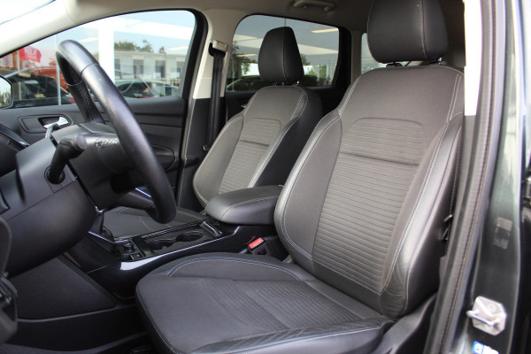 Ford Kuga 1.5 150 pk EcoBoost Titanium Mooie, chique en luxe Ford Kuga, hoge in- en uitstap ! Trekhaak, Climate Controle, Cruise Controle