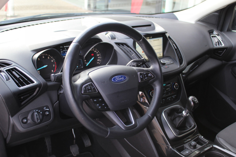 Ford Kuga 1.5 150 pk EcoBoost Titanium Mooie, chique en luxe Ford Kuga, hoge in- en uitstap ! Trekhaak, Climate Controle, Cruise Controle