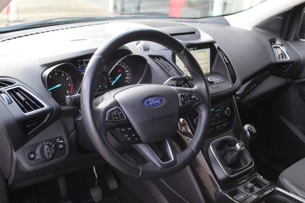 Ford Kuga 1.5 150 pk EcoBoost Titanium Mooie, chique en luxe Ford Kuga, hoge in- en uitstap ! Trekhaak, Climate Controle, Cruise Controle