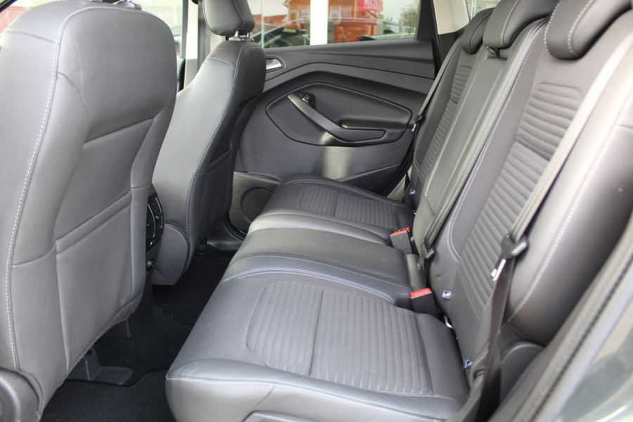 Ford Kuga 1.5 150 pk EcoBoost Titanium Mooie, chique en luxe Ford Kuga, hoge in- en uitstap ! Trekhaak, Climate Controle, Cruise Controle