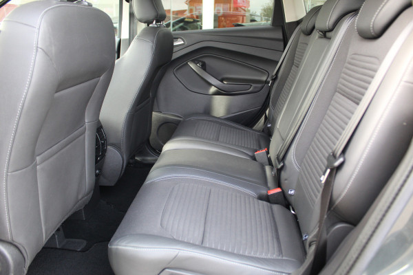 Ford Kuga 1.5 150 pk EcoBoost Titanium Mooie, chique en luxe Ford Kuga, hoge in- en uitstap ! Trekhaak, Climate Controle, Cruise Controle