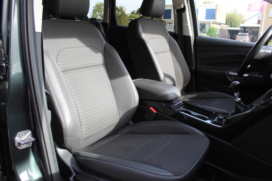 Ford Kuga 1.5 150 pk EcoBoost Titanium Mooie, chique en luxe Ford Kuga, hoge in- en uitstap ! Trekhaak, Climate Controle, Cruise Controle