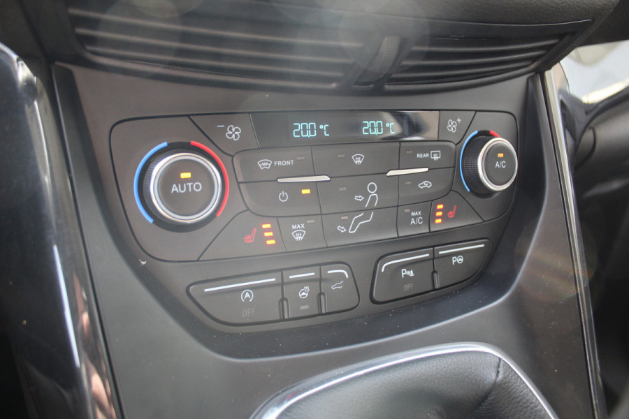 Ford Kuga 1.5 150 pk EcoBoost Titanium Mooie, chique en luxe Ford Kuga, hoge in- en uitstap ! Trekhaak, Climate Controle, Cruise Controle