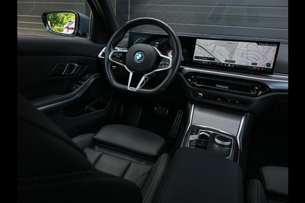 BMW 3-serie 330e | M-Sport | NL auto | Facelift | Stoelverwarming | Camera | Ambiance Interieur | Shadowline | Led Koplampen |