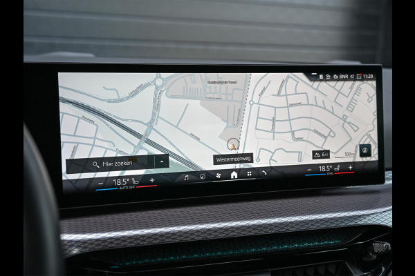 BMW 3-serie 330e | M-Sport | NL auto | Facelift | Stoelverwarming | Camera | Ambiance Interieur | Shadowline | Led Koplampen |