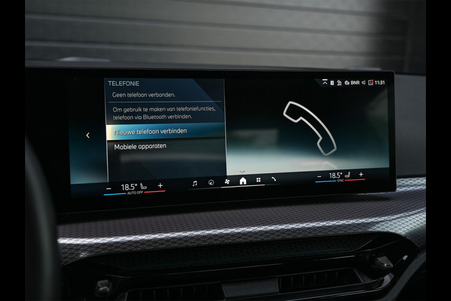 BMW 3-serie 330e | M-Sport | NL auto | Facelift | Stoelverwarming | Camera | Ambiance Interieur | Shadowline | Led Koplampen |