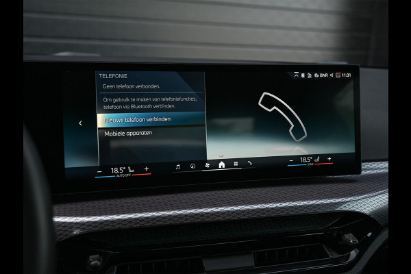 BMW 3-serie 330e | M-Sport | NL auto | Facelift | Stoelverwarming | Camera | Ambiance Interieur | Shadowline | Led Koplampen |