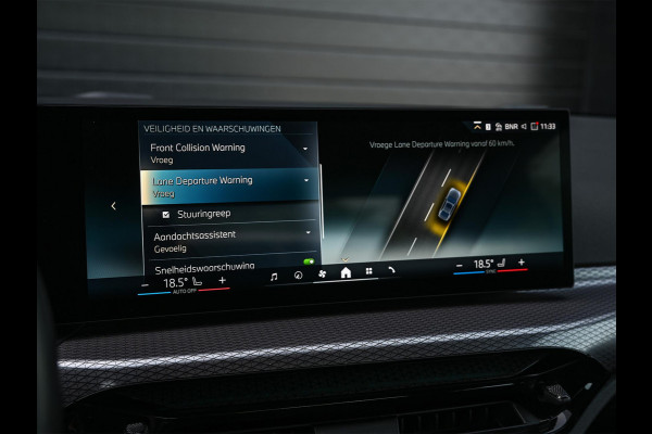 BMW 3-serie 330e | M-Sport | NL auto | Facelift | Stoelverwarming | Camera | Ambiance Interieur | Shadowline | Led Koplampen |