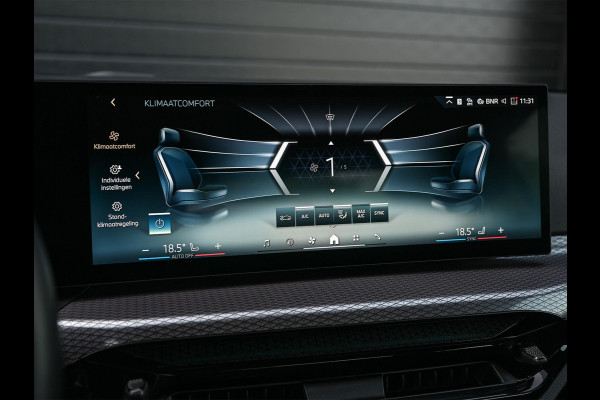 BMW 3-serie 330e | M-Sport | NL auto | Facelift | Stoelverwarming | Camera | Ambiance Interieur | Shadowline | Led Koplampen |