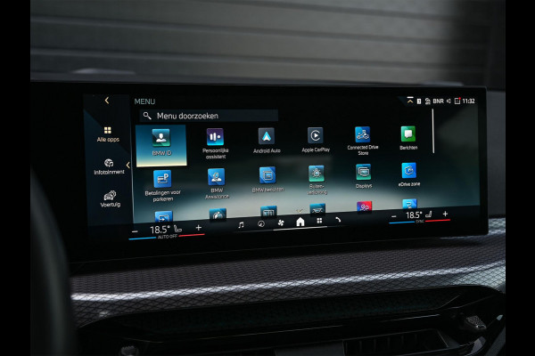BMW 3-serie 330e | M-Sport | NL auto | Facelift | Stoelverwarming | Camera | Ambiance Interieur | Shadowline | Led Koplampen |