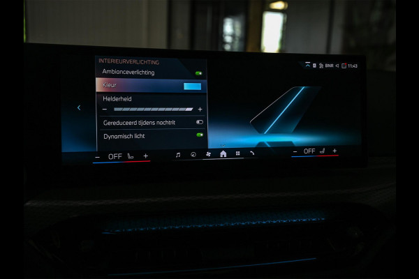 BMW 3-serie 330e | M-Sport | NL auto | Facelift | Stoelverwarming | Camera | Ambiance Interieur | Shadowline | Led Koplampen |