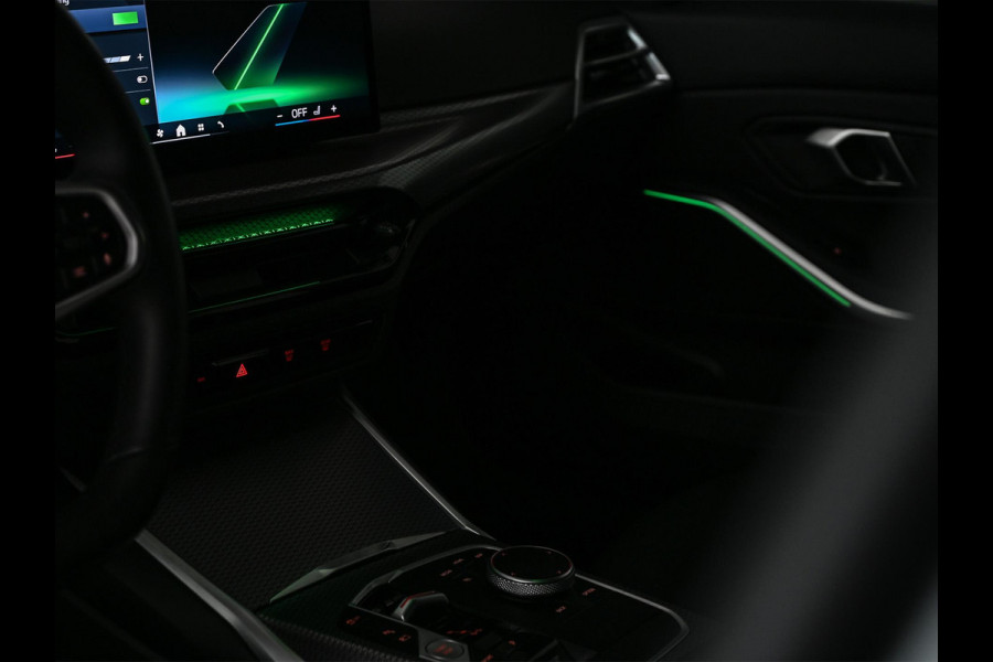BMW 3-serie 330e | M-Sport | NL auto | Facelift | Stoelverwarming | Camera | Ambiance Interieur | Shadowline | Led Koplampen |