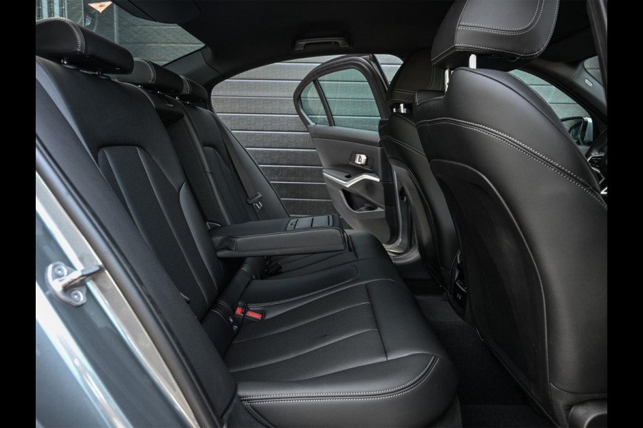 BMW 3-serie 330e | M-Sport | NL auto | Facelift | Stoelverwarming | Camera | Ambiance Interieur | Shadowline | Led Koplampen |