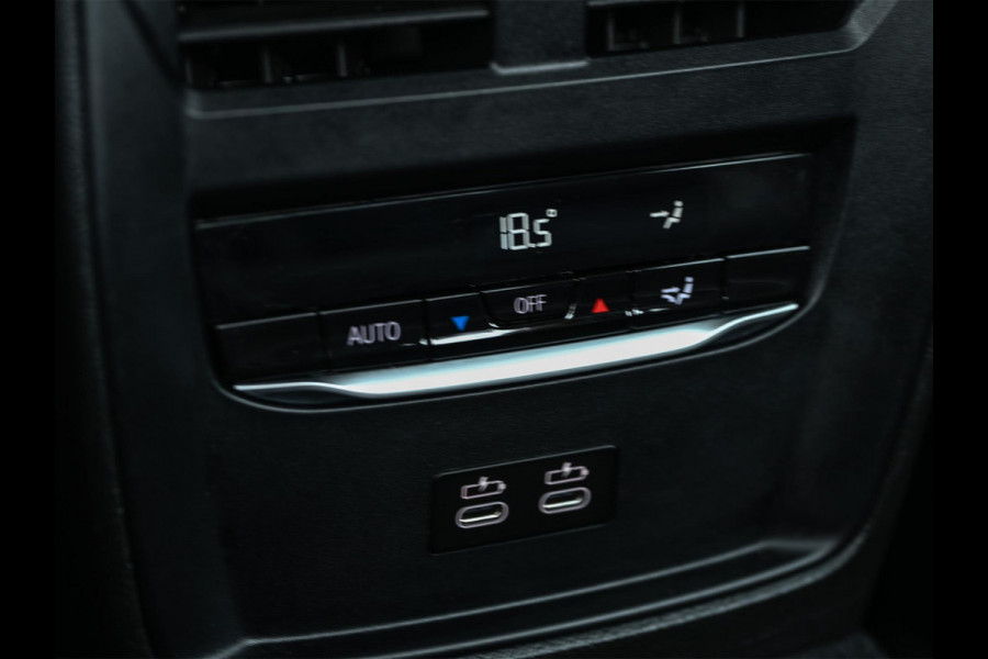 BMW 3-serie 330e | M-Sport | NL auto | Facelift | Stoelverwarming | Camera | Ambiance Interieur | Shadowline | Led Koplampen |