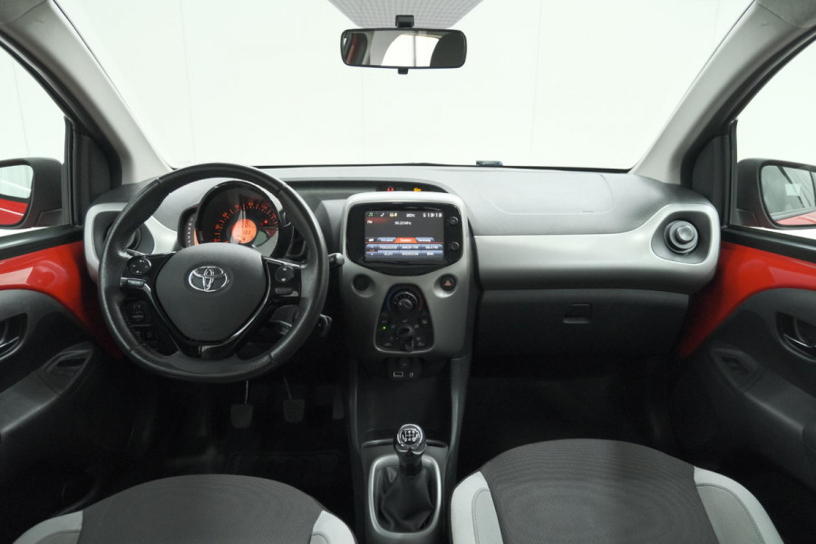 Toyota Aygo 1.0 VVT-i X-play | Camera | Airconditioning | Allseasonbanden