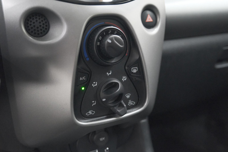 Toyota Aygo 1.0 VVT-i X-play | Camera | Airconditioning | Allseasonbanden
