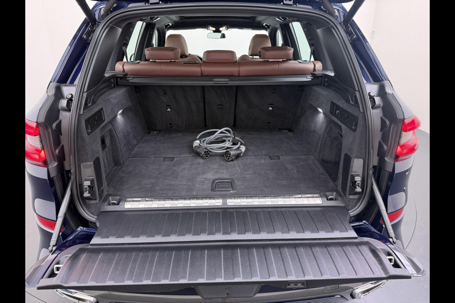 BMW X5 xDrive45e High Executive BOMVOL! | PANO | HARMAN KARDON | LASER LED | ELEK. ACHTER KLEP | ELEK. TREKHAAK | STOELVERWARMING | ELEK. MEM. SEAT | ACHTERUITRIJCAMERA | 22'' VELGEN | RIJKLAAR PRIJS + 12 MND BOVAG GARANTIE |