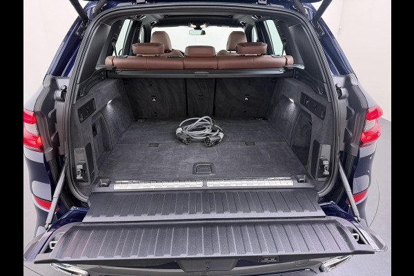BMW X5 xDrive45e High Executive BOMVOL! | PANO | HARMAN KARDON | LASER LED | ELEK. ACHTER KLEP | ELEK. TREKHAAK | STOELVERWARMING | ELEK. MEM. SEAT | ACHTERUITRIJCAMERA | 22'' VELGEN | RIJKLAAR PRIJS + 12 MND BOVAG GARANTIE |
