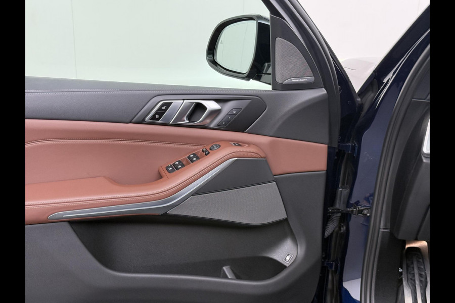 BMW X5 xDrive45e High Executive BOMVOL! | PANO | HARMAN KARDON | LASER LED | ELEK. ACHTER KLEP | ELEK. TREKHAAK | STOELVERWARMING | ELEK. MEM. SEAT | ACHTERUITRIJCAMERA | 22'' VELGEN | RIJKLAAR PRIJS + 12 MND BOVAG GARANTIE |