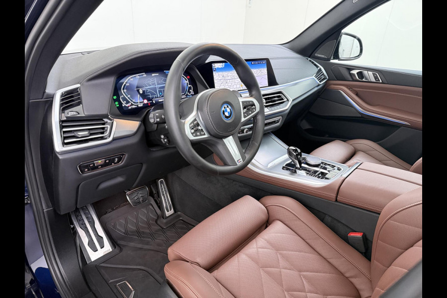 BMW X5 xDrive45e High Executive BOMVOL! | PANO | HARMAN KARDON | LASER LED | ELEK. ACHTER KLEP | ELEK. TREKHAAK | STOELVERWARMING | ELEK. MEM. SEAT | ACHTERUITRIJCAMERA | 22'' VELGEN | RIJKLAAR PRIJS + 12 MND BOVAG GARANTIE |
