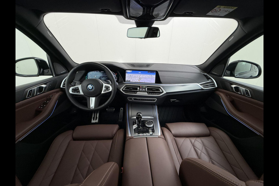 BMW X5 xDrive45e High Executive BOMVOL! | PANO | HARMAN KARDON | LASER LED | ELEK. ACHTER KLEP | ELEK. TREKHAAK | STOELVERWARMING | ELEK. MEM. SEAT | ACHTERUITRIJCAMERA | 22'' VELGEN | RIJKLAAR PRIJS + 12 MND BOVAG GARANTIE |
