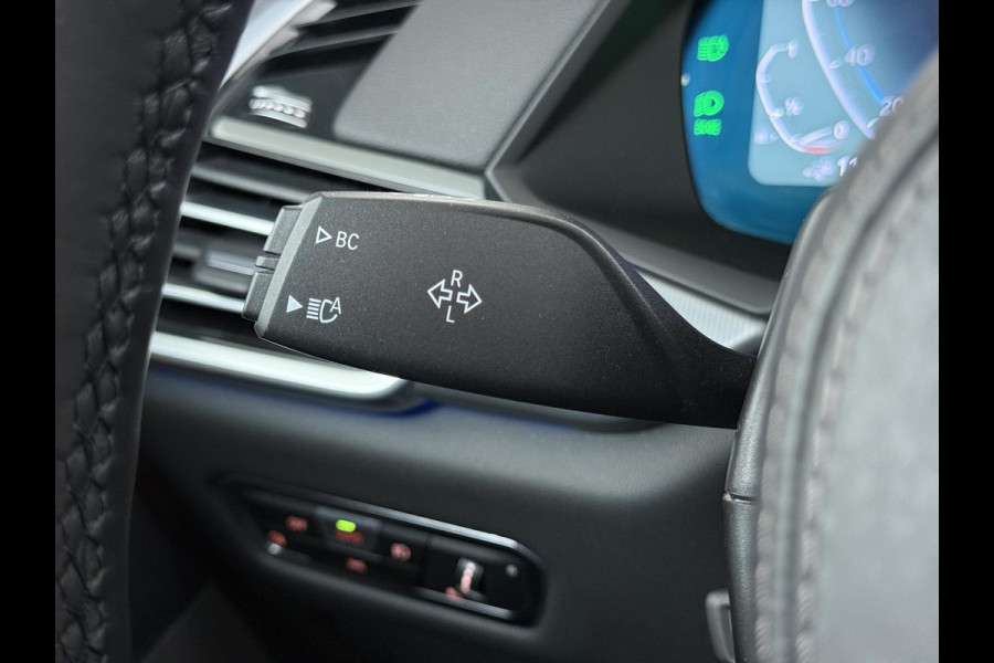 BMW X5 xDrive45e High Executive BOMVOL! | PANO | HARMAN KARDON | LASER LED | ELEK. ACHTER KLEP | ELEK. TREKHAAK | STOELVERWARMING | ELEK. MEM. SEAT | ACHTERUITRIJCAMERA | 22'' VELGEN | RIJKLAAR PRIJS + 12 MND BOVAG GARANTIE |