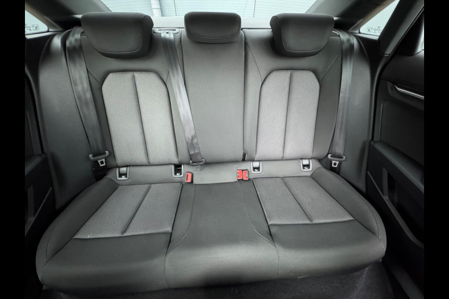Audi A3 Limousine 30 TFSI AUTOMAAT * Carplay * Climate Control * Parkeersensoren *