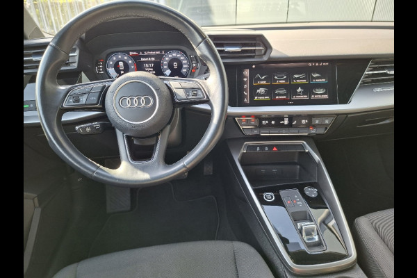 Audi A3 Limousine 30 TFSI AUTOMAAT * Carplay * Climate Control * Parkeersensoren *