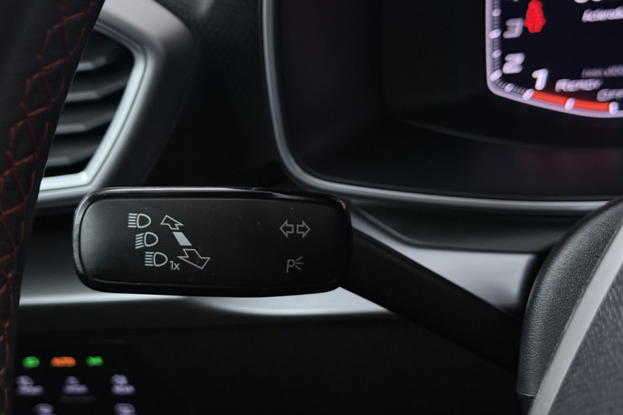 Seat Leon 1.0 TSI FR Business Intense (DIGITALE COCKPIT, CRUISE ADAPTIEF, NAVIGATIE)