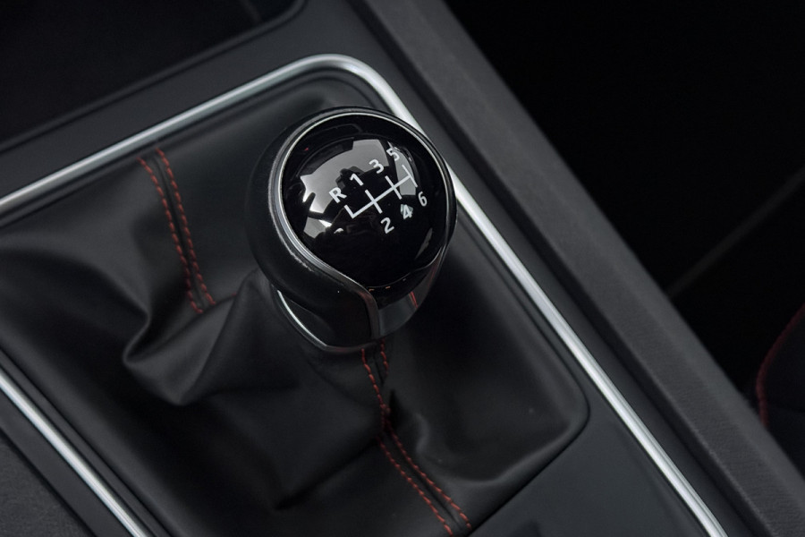 Seat Leon 1.0 TSI FR Business Intense (DIGITALE COCKPIT, CRUISE ADAPTIEF, NAVIGATIE)