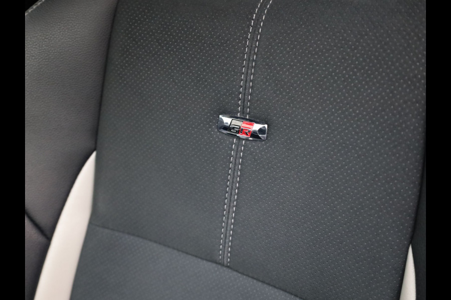 Toyota Yaris 1.5 Hybrid GR-Sport | Apple Carplay/ Android | LMV | Camera Prijs Rijklaar!!
