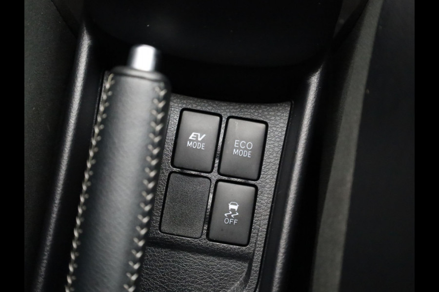 Toyota Yaris 1.5 Hybrid GR-Sport | Apple Carplay/ Android | LMV | Camera Prijs Rijklaar!!