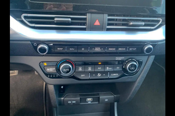 Kia e-Niro ExecutiveLine 64 kWh | Stoel en stuurverwarming | Navigatie | PDC voor en achter | Achteruitrijcamera |